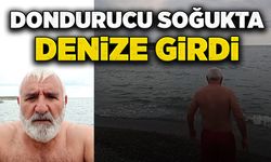 Dondurucu soğuğa aldırış etmeden denize girdi
