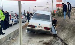 Polisleri peşine takıp 15 kilometre kaçtı, kaza yapınca yakalandı