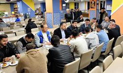 Bakan yardımcısı Eminoğlu gençlerle sahur yaptı