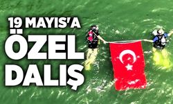 19 Mayıs'a özel dalış:  Türk Bayrağı'nı böyle dalgalandırdılar