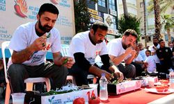 3 dakikada 398 gram acı biber yiyip, yarım altın kazandı