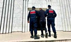 Aranan şahıs jandarmadan kaçamadı