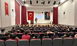 Bilim söyleşilerinde liseli öğrencilerle buluştu