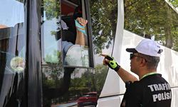 Trafik polisleri bu kez bilinçlendirmek için durdurdu