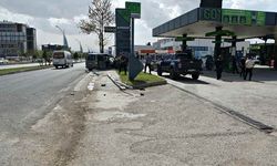 Kontrolden çıkan araç akaryakıt istasyonuna daldı