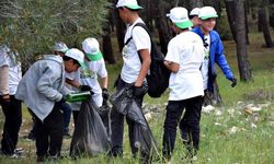 Kent ormanında çöpler toplandı