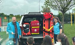 Minik öğrenciler ambulansı merakla inceledi