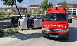 Otomobil rampa yukarı çıkarken yan yattı: 1 yaralı
