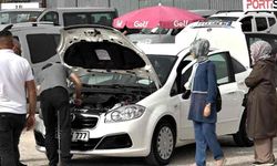 İkinci el oto pazarında bayram havası