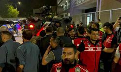 Hakem ve futbolcular zırhlı araçlarla stattan ayrıldı