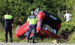 Takla atan otomobildeki aile ölümden döndü