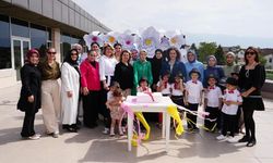 Miniklerden annelerine özel gösteri