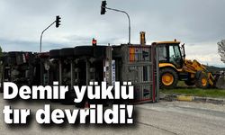 Kastamonu'da demir yüklü tır devrildi: 1 yaralı