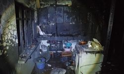 Alev alev yanan ev küle döndü, mahalleli seferber oldu