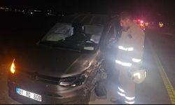 Hafif ticari araç ile otomobil çarpıştı: 6 yaralı