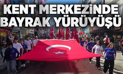 Kent merkezinde bayrak yürüyüşü