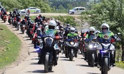 Liseli gençler motosikletleriyle trafik farkındalığı oluşturdu