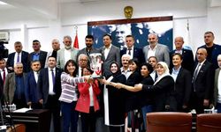 Şampiyonluk kupası, belediye meclisinde