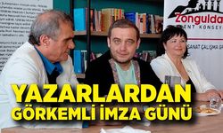 Yazarlardan görkemli  imza günü