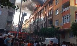 4 katlı binanın çatısında yangın çıktı, alevler yan binalara sıçradı