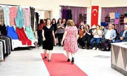 Ev hanımları kursla terzi oldu, kendi tasarımlarını defileyle tanıttı