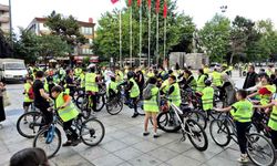 Yüzlerce pedal bisiklet baharı için çevrildi