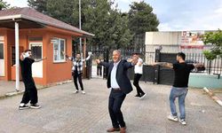 Muhtarlığı kazandı, sevincini çiftetelli oynayarak kutladı