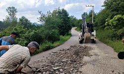 Bozuk yollarda yama çalışmaları sürüyor