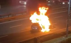 Bariyere çarpan otomobil alev aldı