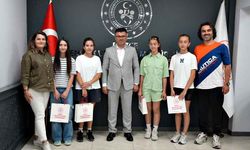 Küçük tenisçilerden büyük başarı