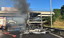 TEM’de yolcu otobüsü alev alev yandı: Yol trafiğe kapandı