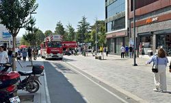 İş merkezinde çıkan dumanlar korkuttu