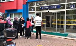 Karabük'te YKS'ye geç kalan öğrenciler içeri alınmadı