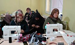 Eski köy okulunda açılan kurs kadınlara umut oldu: Gelinliğinden çanta yaptı!