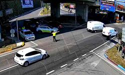 Sınava geç kalan öğrencilerin yardımına polis ekipleri yetişti