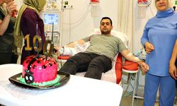 100'üncü donör onuruna pasta kesildi
