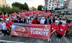 Bartın'da polisler, şehitlerin fotoğrafları ile yürüdü