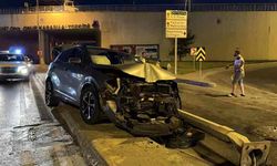 Arnavutköy’de otomobil direğe çarptı: 2 yaralı