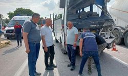 Afyonkarahisar'da midibüs kamyonla çarpıştı: 7 yaralı