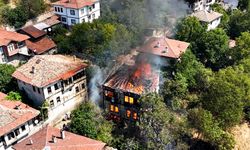 Alevlerin sardığı 150 yıllık tarihi konak dronla görüntülendi