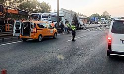 Anadolu otoyolunda tır bariyere girdi yol trafiğe kapandı