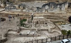 Kazmayı vurdukça tarih çıkıyor; Kazılarda şapel alanı ortaya çıktı