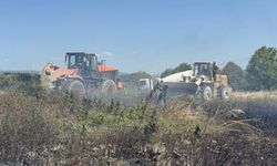 Beton mikserleri ve iş makineleri ile yangını söndürmek için seferber oldular