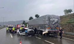 Ordu'da otomobil park halindeki tıra çarptı: 1 ölü, 2 yaralı