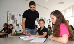 Yabancı üniversite öğrencilerinden Osmangazili çocuklara İngilizce eğitimi