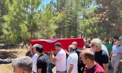 Kansere yenik düşen polis, gözyaşlarıyla uğurlandı