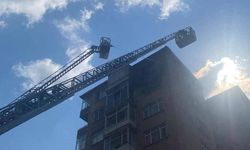 Kadıköy'de 11 katlı binada yangın paniği: Anne ve iki çocuğu dumandan etkilendi