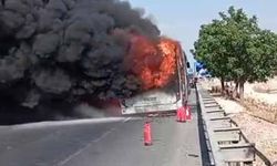 Şanlıurfa'da şehir içi yolcu otobüsü alev alev yandı