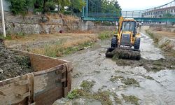 Akdere ekipler tarafından temizleniyor
