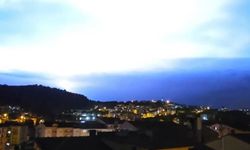 Zonguldak'ın Ereğli ilçesinde şimşekler geceyi aydınlattı